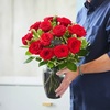 Luxury Dozen Large-headed Red Roses with a vase